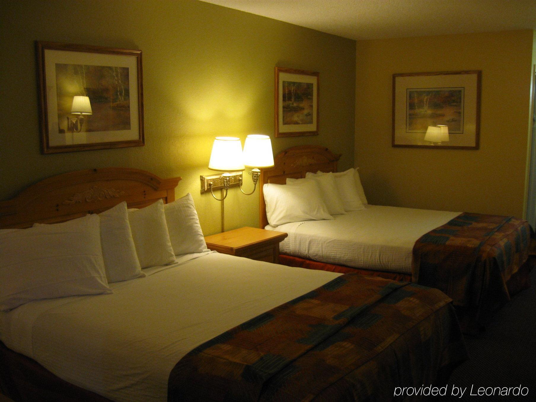 Baymont By Wyndham Terrell Hotel Room photo